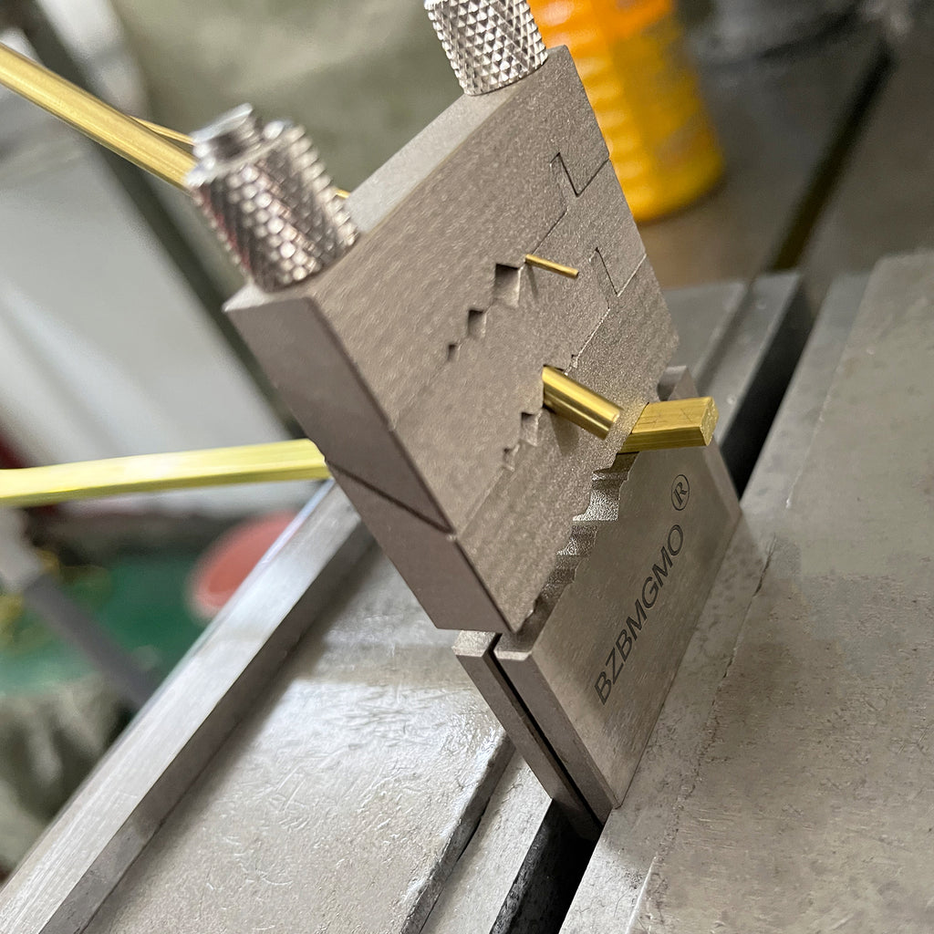 BZBMGMO Steel Miter Cutting Vise Jig – Jewelers Tool for 45° /60°& 90° Bends